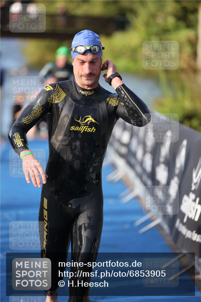 25.08.2024 - Elbe Triathlon Hamburg H.Heesch http://msf.ph/oto/6853905 25.08.2024 09:01:30 Schwimmen 135, 175, 210, 215, 238, 270, 284, 293, 318 meine-sportfotos.de