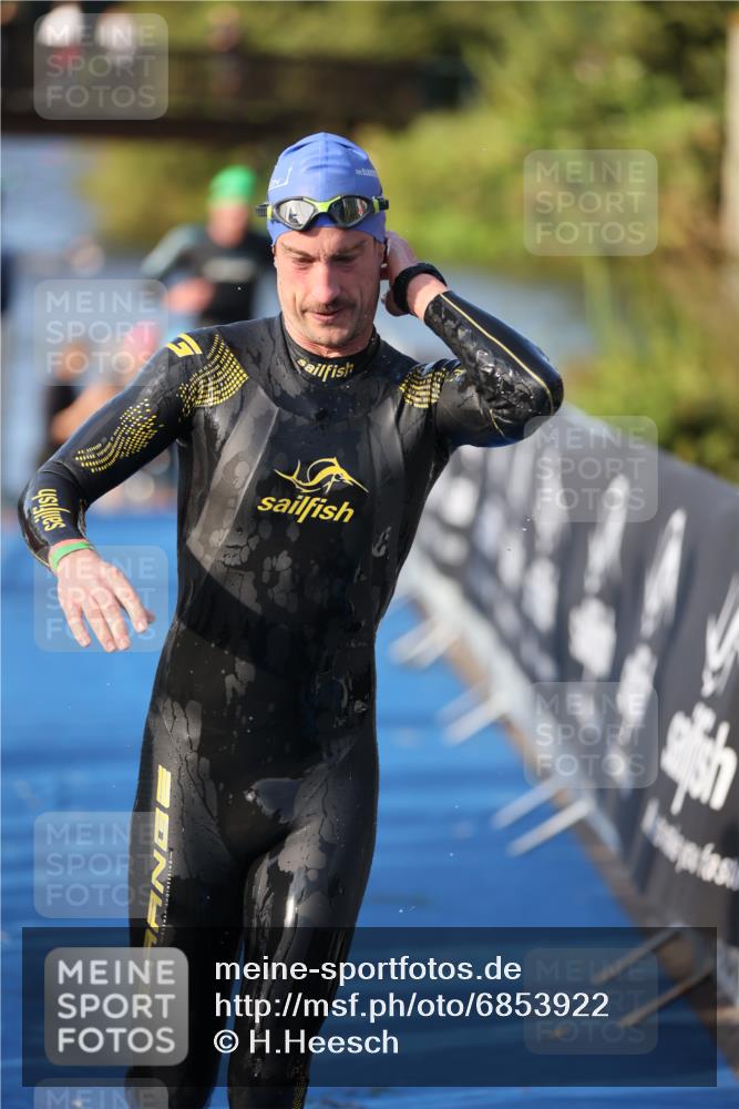 25.08.2024 - Elbe Triathlon Hamburg H.Heesch http://msf.ph/oto/6853922 25.08.2024 09:01:30 Schwimmen 135, 175, 210, 215, 238, 270, 284, 293, 318 meine-sportfotos.de