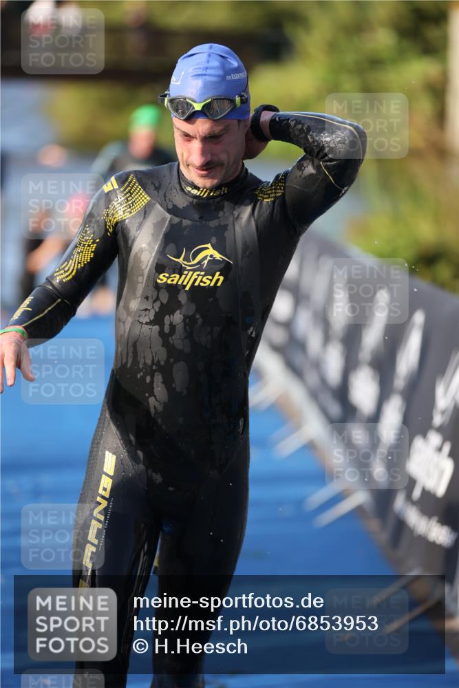 25.08.2024 - Elbe Triathlon Hamburg H.Heesch http://msf.ph/oto/6853953 25.08.2024 09:01:30 Schwimmen 135, 175, 210, 215, 238, 270, 284, 293, 318 meine-sportfotos.de