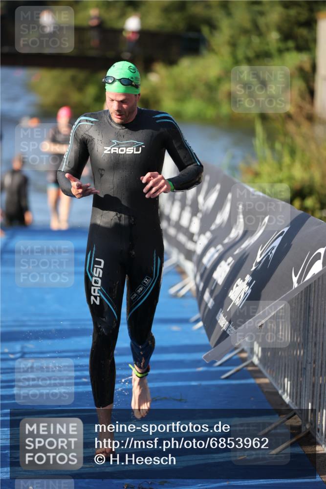 25.08.2024 - Elbe Triathlon Hamburg H.Heesch http://msf.ph/oto/6853962 25.08.2024 09:01:33 Schwimmen 135, 175, 210, 215, 238, 270, 284, 293, 318 meine-sportfotos.de