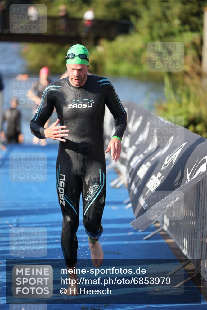 25.08.2024 - Elbe Triathlon Hamburg H.Heesch http://msf.ph/oto/6853979 25.08.2024 09:01:33 Schwimmen 135, 175, 210, 215, 238, 270, 284, 293, 318 meine-sportfotos.de