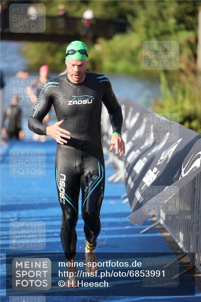 25.08.2024 - Elbe Triathlon Hamburg H.Heesch http://msf.ph/oto/6853991 25.08.2024 09:01:33 Schwimmen 135, 175, 210, 215, 238, 270, 284, 293, 318 meine-sportfotos.de