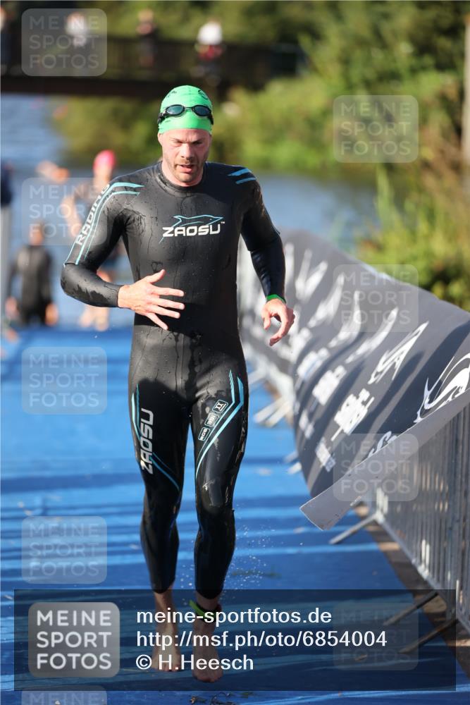 25.08.2024 - Elbe Triathlon Hamburg H.Heesch http://msf.ph/oto/6854004 25.08.2024 09:01:33 Schwimmen 135, 175, 210, 215, 238, 270, 284, 293, 318 meine-sportfotos.de