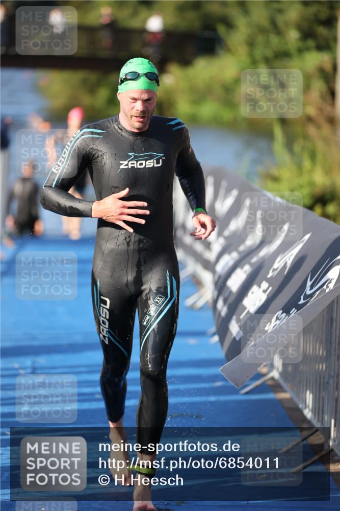 25.08.2024 - Elbe Triathlon Hamburg H.Heesch http://msf.ph/oto/6854011 25.08.2024 09:01:33 Schwimmen 135, 175, 210, 215, 238, 270, 284, 293, 318 meine-sportfotos.de