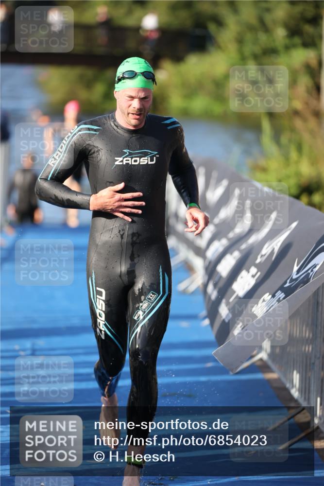 25.08.2024 - Elbe Triathlon Hamburg H.Heesch http://msf.ph/oto/6854023 25.08.2024 09:01:33 Schwimmen 135, 175, 210, 215, 238, 270, 284, 293, 318 meine-sportfotos.de