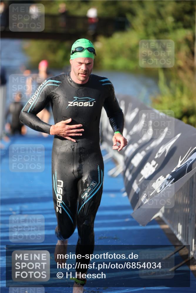 25.08.2024 - Elbe Triathlon Hamburg H.Heesch http://msf.ph/oto/6854034 25.08.2024 09:01:33 Schwimmen 135, 175, 210, 215, 238, 270, 284, 293, 318 meine-sportfotos.de