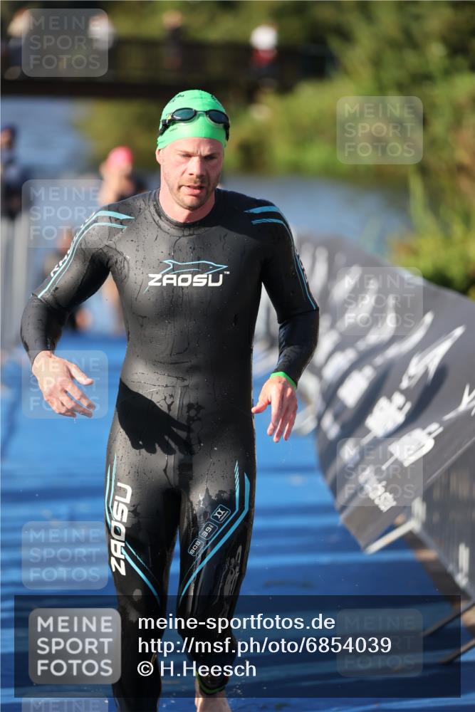 25.08.2024 - Elbe Triathlon Hamburg H.Heesch http://msf.ph/oto/6854039 25.08.2024 09:01:34 Schwimmen 135, 175, 210, 215, 238, 270, 284, 293, 318 meine-sportfotos.de