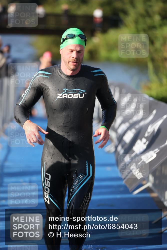 25.08.2024 - Elbe Triathlon Hamburg H.Heesch http://msf.ph/oto/6854043 25.08.2024 09:01:34 Schwimmen 135, 175, 210, 215, 238, 270, 284, 293, 318 meine-sportfotos.de