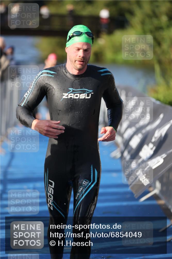 25.08.2024 - Elbe Triathlon Hamburg H.Heesch http://msf.ph/oto/6854049 25.08.2024 09:01:34 Schwimmen 135, 175, 210, 215, 238, 270, 284, 293, 318 meine-sportfotos.de