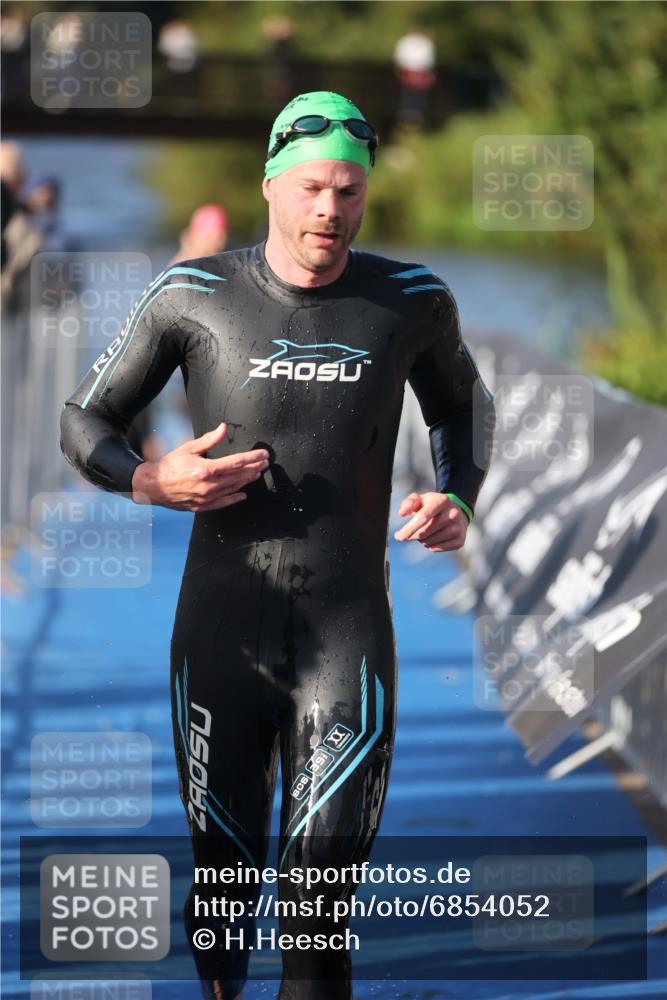 25.08.2024 - Elbe Triathlon Hamburg H.Heesch http://msf.ph/oto/6854052 25.08.2024 09:01:34 Schwimmen 135, 175, 210, 215, 238, 270, 284, 293, 318 meine-sportfotos.de