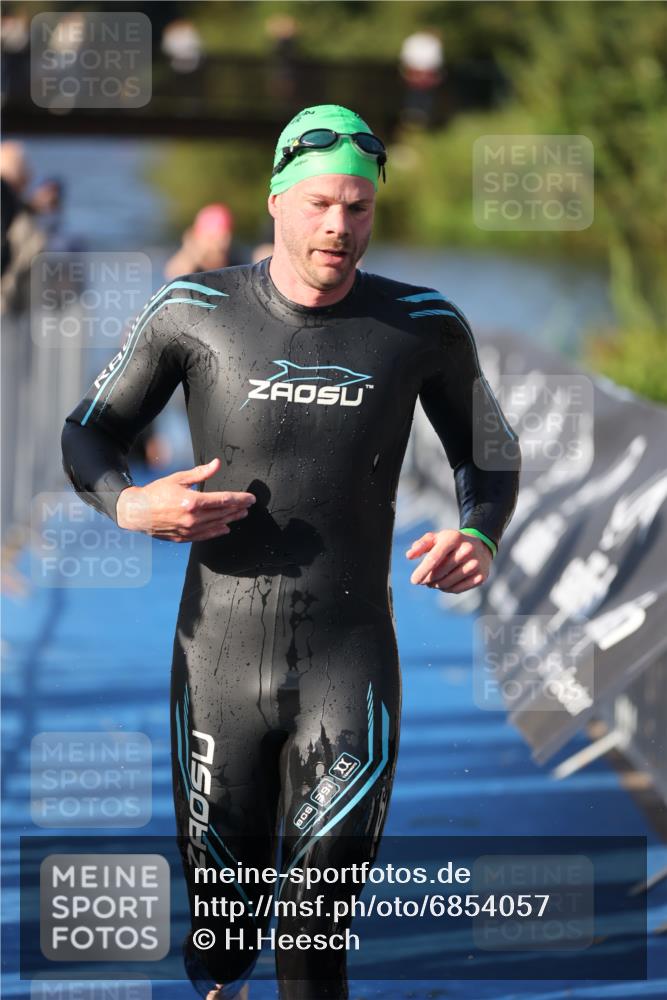 25.08.2024 - Elbe Triathlon Hamburg H.Heesch http://msf.ph/oto/6854057 25.08.2024 09:01:34 Schwimmen 135, 175, 210, 215, 238, 270, 284, 293, 318 meine-sportfotos.de