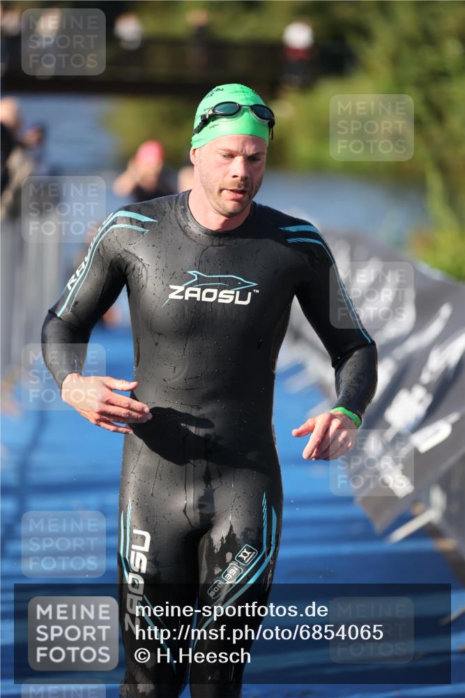 25.08.2024 - Elbe Triathlon Hamburg H.Heesch http://msf.ph/oto/6854065 25.08.2024 09:01:34 Schwimmen 135, 175, 210, 215, 238, 270, 284, 293, 318 meine-sportfotos.de