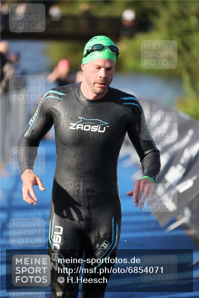 25.08.2024 - Elbe Triathlon Hamburg H.Heesch http://msf.ph/oto/6854071 25.08.2024 09:01:34 Schwimmen 135, 175, 210, 215, 238, 270, 284, 293, 318 meine-sportfotos.de