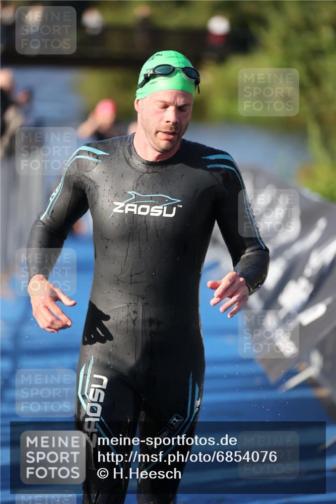 25.08.2024 - Elbe Triathlon Hamburg H.Heesch http://msf.ph/oto/6854076 25.08.2024 09:01:34 Schwimmen 135, 175, 210, 215, 238, 270, 284, 293, 318 meine-sportfotos.de