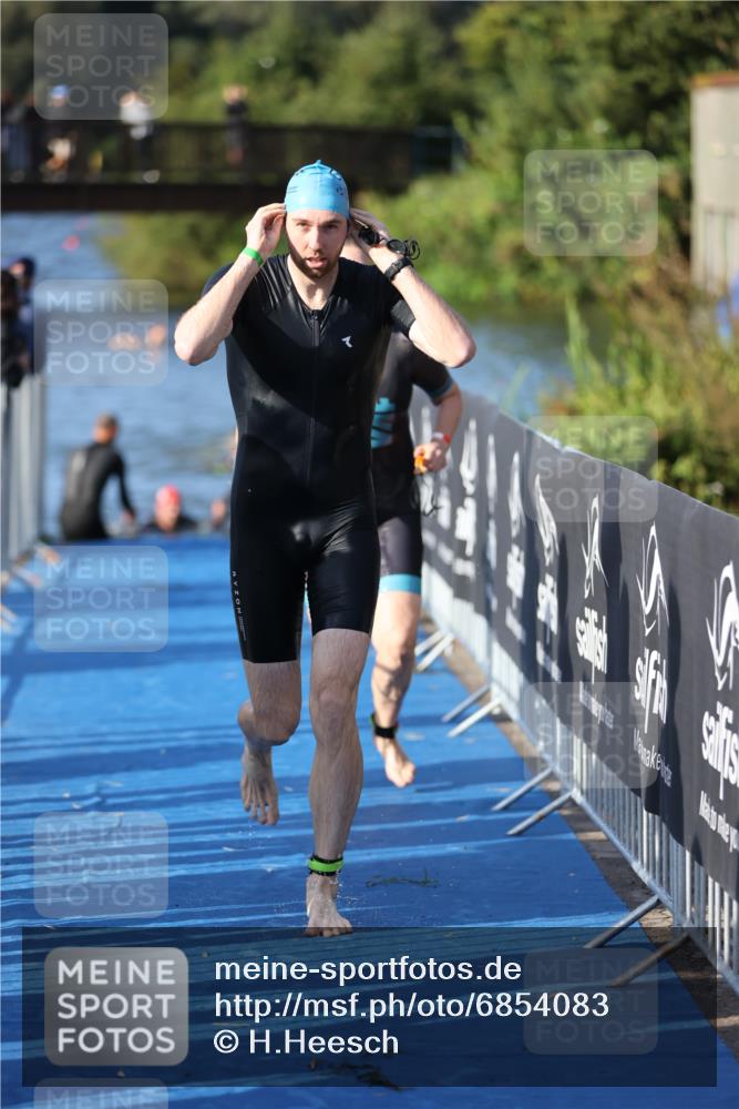 25.08.2024 - Elbe Triathlon Hamburg H.Heesch http://msf.ph/oto/6854083 25.08.2024 09:01:40 Schwimmen 135, 175, 210, 215, 244, 282, 284, 290, 293, 318, 385 meine-sportfotos.de