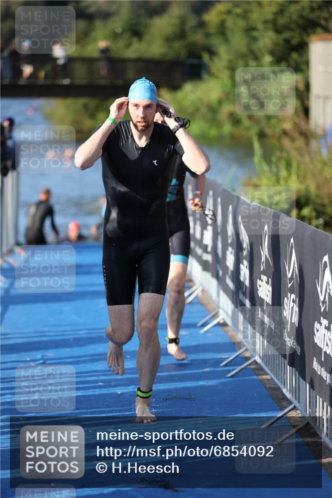 25.08.2024 - Elbe Triathlon Hamburg H.Heesch http://msf.ph/oto/6854092 25.08.2024 09:01:40 Schwimmen 135, 175, 210, 215, 244, 282, 284, 290, 293, 318, 385 meine-sportfotos.de