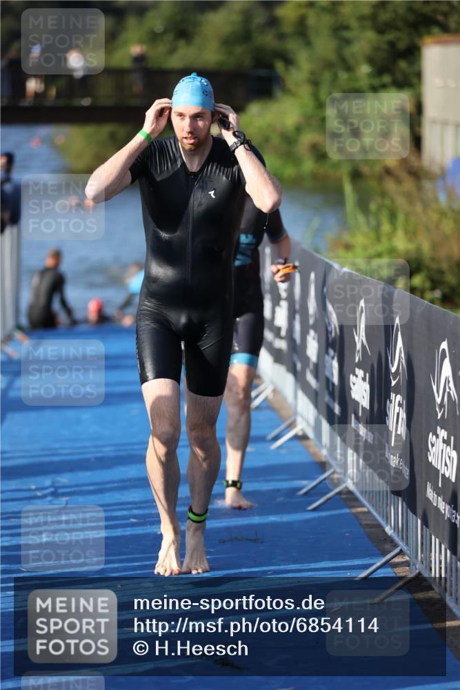 25.08.2024 - Elbe Triathlon Hamburg H.Heesch http://msf.ph/oto/6854114 25.08.2024 09:01:40 Schwimmen 135, 175, 210, 215, 244, 282, 284, 290, 293, 318, 385 meine-sportfotos.de