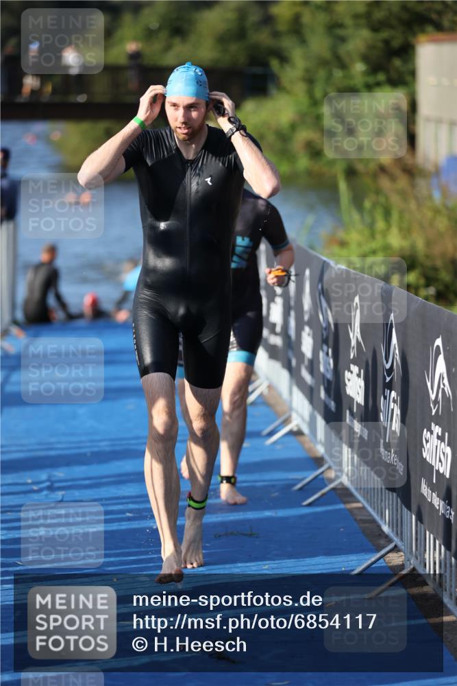 25.08.2024 - Elbe Triathlon Hamburg H.Heesch http://msf.ph/oto/6854117 25.08.2024 09:01:40 Schwimmen 135, 175, 210, 215, 244, 282, 284, 290, 293, 318, 385 meine-sportfotos.de