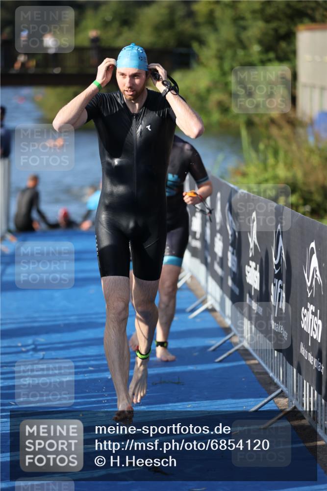 25.08.2024 - Elbe Triathlon Hamburg H.Heesch http://msf.ph/oto/6854120 25.08.2024 09:01:40 Schwimmen 135, 175, 210, 215, 244, 282, 284, 290, 293, 318, 385 meine-sportfotos.de