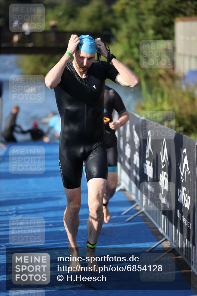 25.08.2024 - Elbe Triathlon Hamburg H.Heesch http://msf.ph/oto/6854128 25.08.2024 09:01:41 Schwimmen 135, 175, 210, 215, 244, 282, 284, 290, 293, 318, 385 meine-sportfotos.de