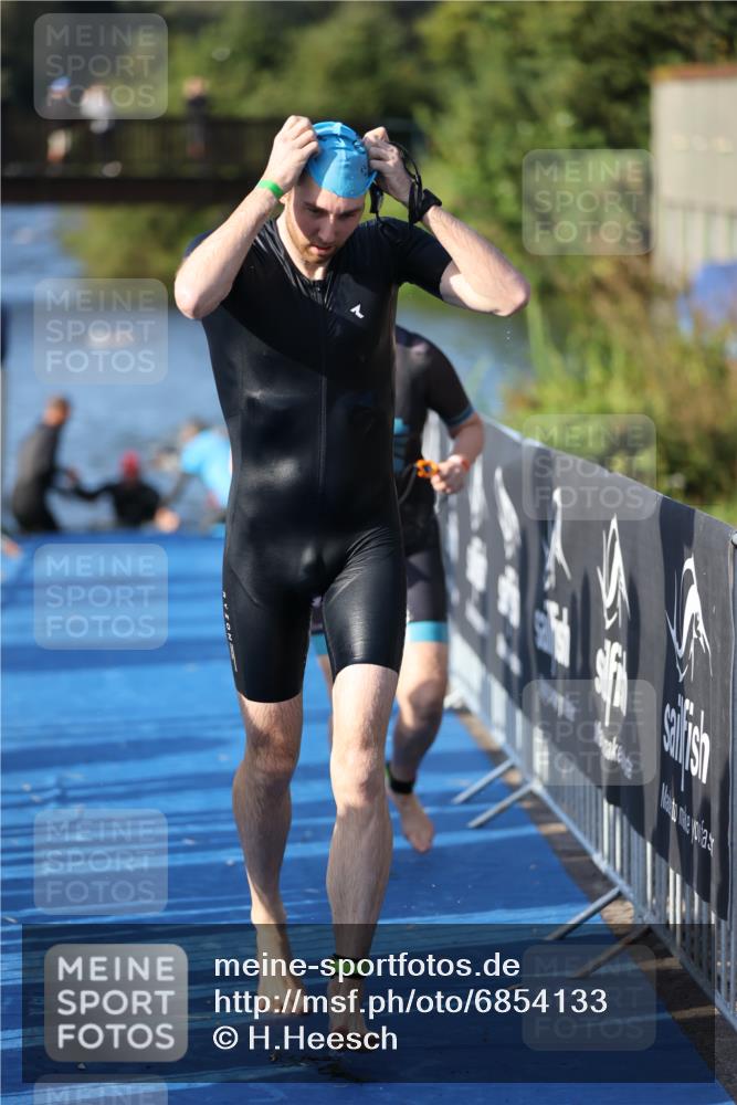 25.08.2024 - Elbe Triathlon Hamburg H.Heesch http://msf.ph/oto/6854133 25.08.2024 09:01:41 Schwimmen 135, 175, 210, 215, 244, 282, 284, 290, 293, 318, 385 meine-sportfotos.de