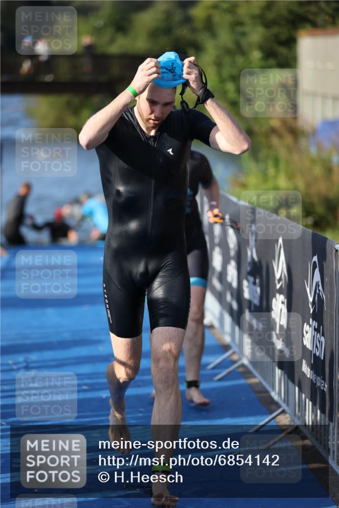 25.08.2024 - Elbe Triathlon Hamburg H.Heesch http://msf.ph/oto/6854142 25.08.2024 09:01:41 Schwimmen 135, 175, 210, 215, 244, 282, 284, 290, 293, 318, 385 meine-sportfotos.de