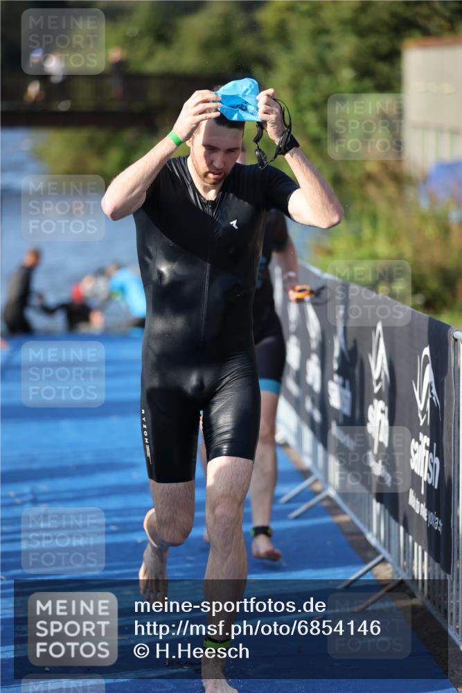 25.08.2024 - Elbe Triathlon Hamburg H.Heesch http://msf.ph/oto/6854146 25.08.2024 09:01:41 Schwimmen 135, 175, 210, 215, 244, 282, 284, 290, 293, 318, 385 meine-sportfotos.de
