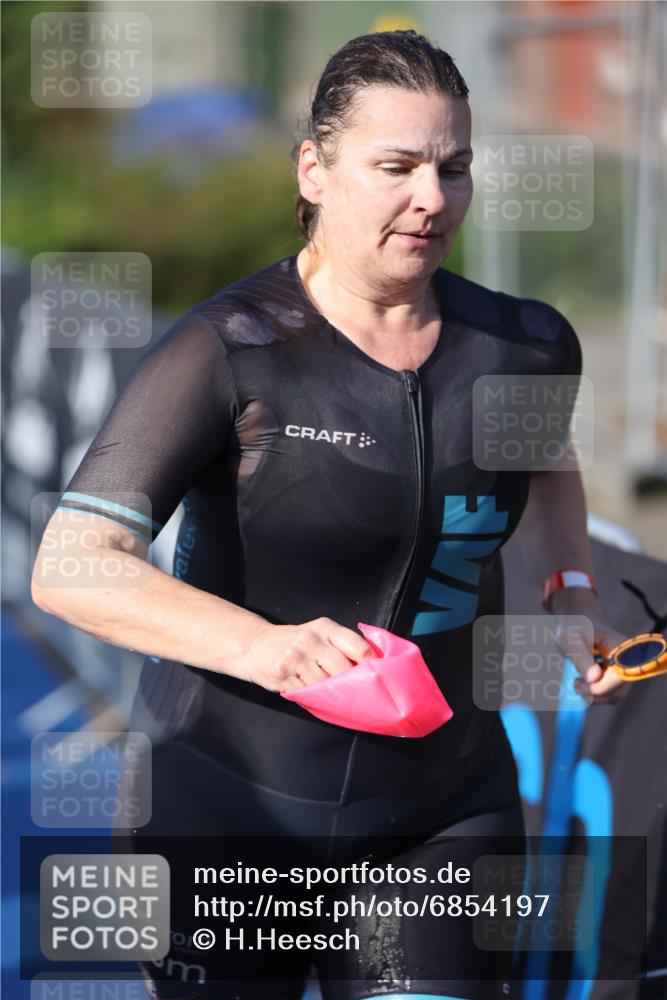 25.08.2024 - Elbe Triathlon Hamburg H.Heesch http://msf.ph/oto/6854197 25.08.2024 09:01:43 Schwimmen 135, 175, 210, 215, 244, 282, 290, 293, 318, 385 meine-sportfotos.de
