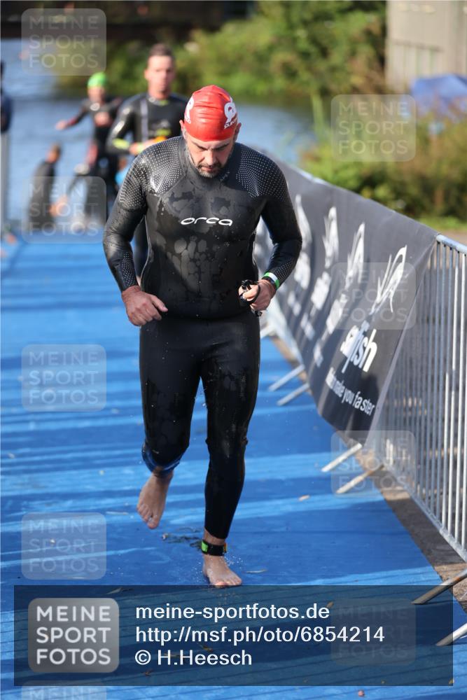 25.08.2024 - Elbe Triathlon Hamburg H.Heesch http://msf.ph/oto/6854214 25.08.2024 09:01:52 Schwimmen 135, 215, 244, 282, 290, 385 meine-sportfotos.de