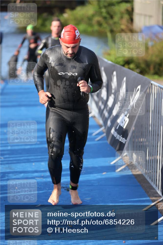 25.08.2024 - Elbe Triathlon Hamburg H.Heesch http://msf.ph/oto/6854226 25.08.2024 09:01:53 Schwimmen 135, 215, 244, 282, 290, 385 meine-sportfotos.de