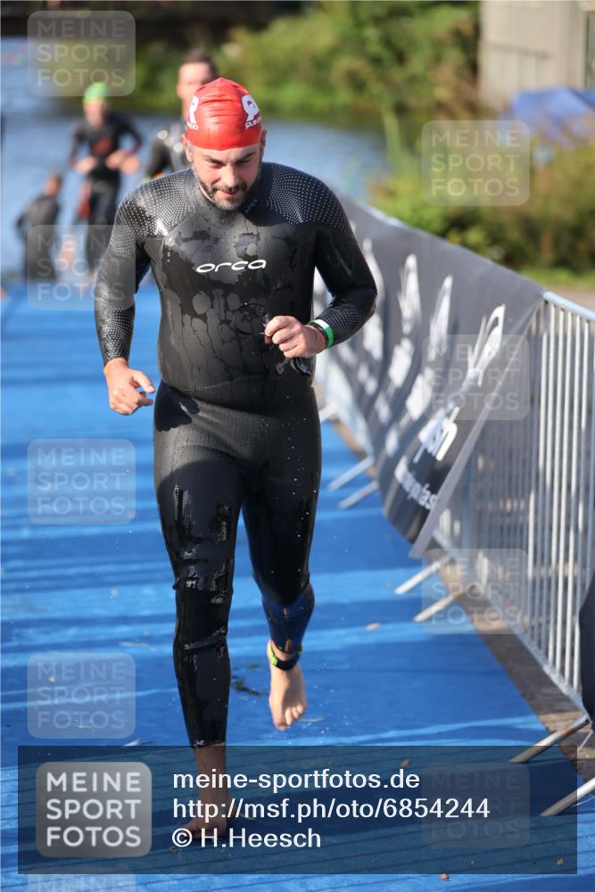 25.08.2024 - Elbe Triathlon Hamburg H.Heesch http://msf.ph/oto/6854244 25.08.2024 09:01:53 Schwimmen 135, 215, 244, 282, 290, 385 meine-sportfotos.de