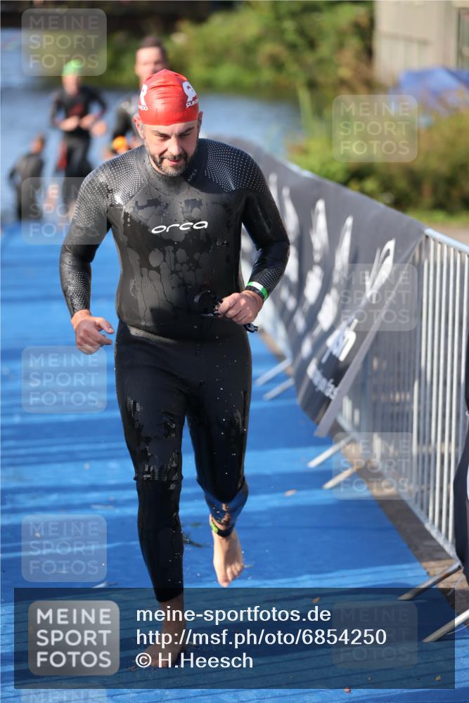 25.08.2024 - Elbe Triathlon Hamburg H.Heesch http://msf.ph/oto/6854250 25.08.2024 09:01:53 Schwimmen 135, 215, 244, 282, 290, 385 meine-sportfotos.de
