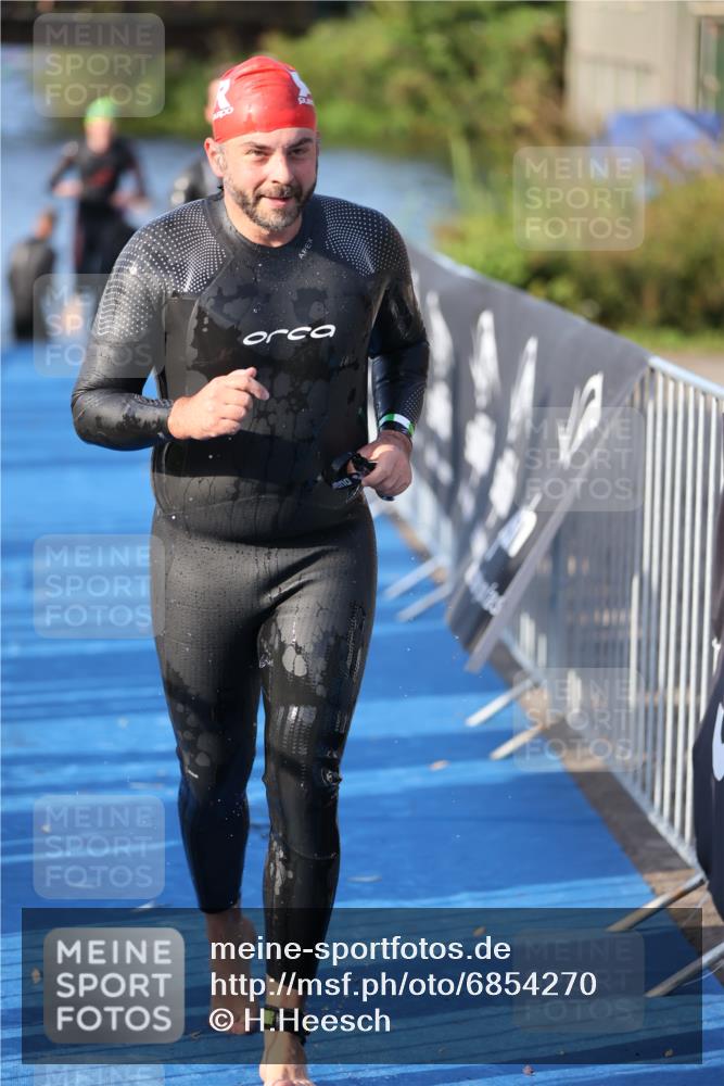 25.08.2024 - Elbe Triathlon Hamburg H.Heesch http://msf.ph/oto/6854270 25.08.2024 09:01:53 Schwimmen 135, 215, 244, 282, 290, 385 meine-sportfotos.de