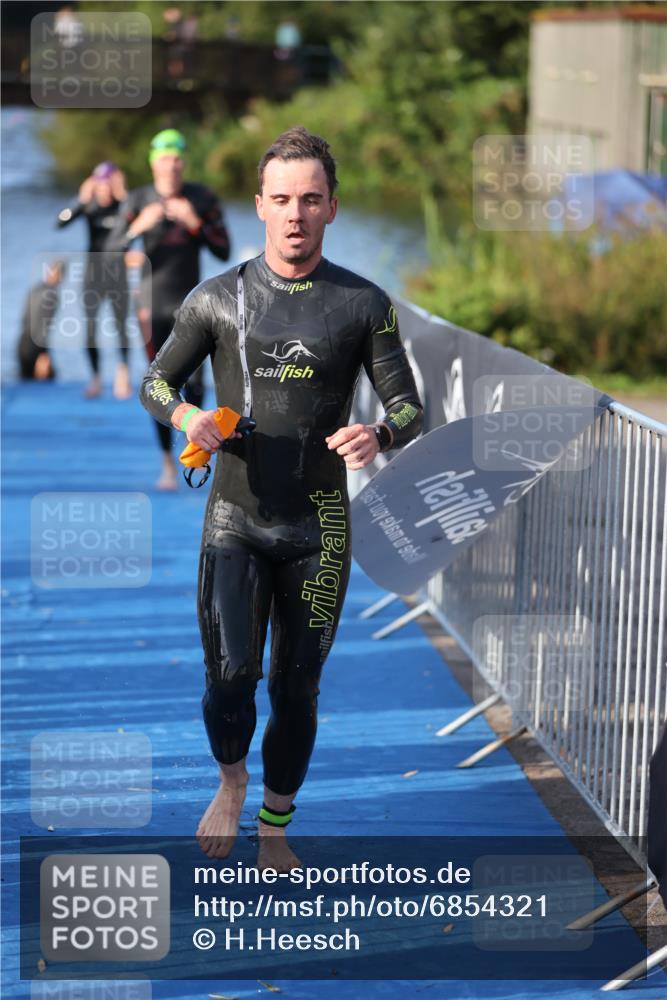 25.08.2024 - Elbe Triathlon Hamburg H.Heesch http://msf.ph/oto/6854321 25.08.2024 09:01:55 Schwimmen 135, 215, 244, 282, 290, 385 meine-sportfotos.de