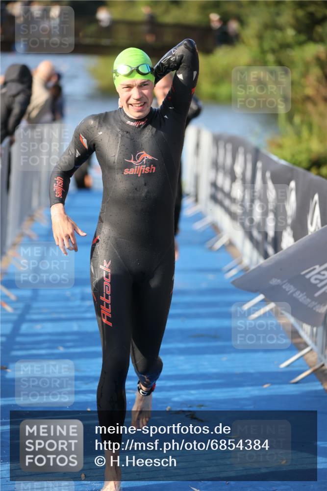 25.08.2024 - Elbe Triathlon Hamburg H.Heesch http://msf.ph/oto/6854384 25.08.2024 09:01:58 Schwimmen 135, 215, 244, 282, 290, 385 meine-sportfotos.de