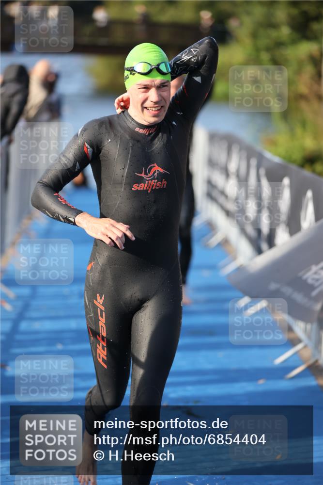 25.08.2024 - Elbe Triathlon Hamburg H.Heesch http://msf.ph/oto/6854404 25.08.2024 09:01:59 Schwimmen 135, 244, 282, 290, 385 meine-sportfotos.de