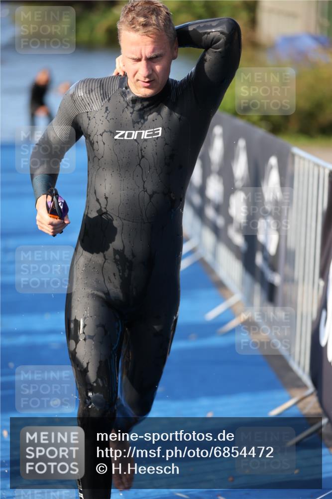 25.08.2024 - Elbe Triathlon Hamburg H.Heesch http://msf.ph/oto/6854472 25.08.2024 09:02:01 Schwimmen 135, 244, 282, 290, 385 meine-sportfotos.de