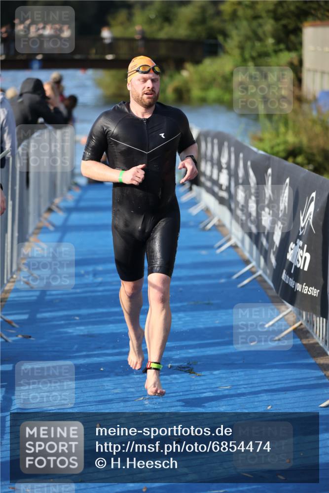 25.08.2024 - Elbe Triathlon Hamburg H.Heesch http://msf.ph/oto/6854474 25.08.2024 09:02:29 Schwimmen 233, 305 meine-sportfotos.de
