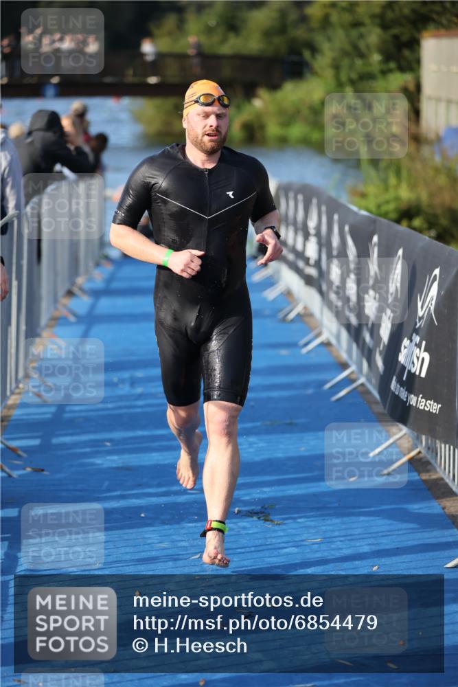 25.08.2024 - Elbe Triathlon Hamburg H.Heesch http://msf.ph/oto/6854479 25.08.2024 09:02:29 Schwimmen 233, 305 meine-sportfotos.de