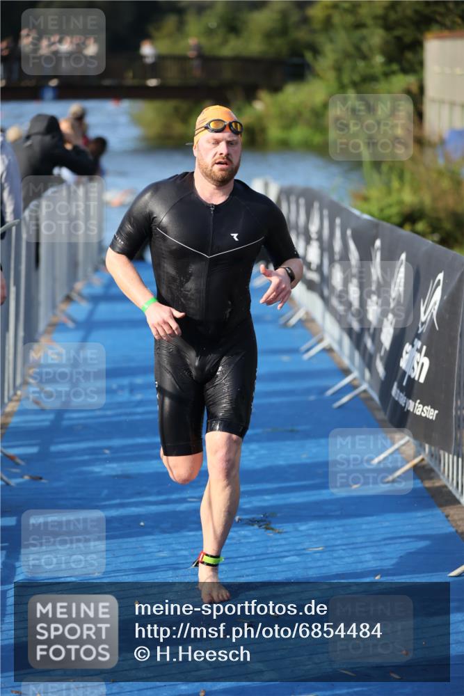 25.08.2024 - Elbe Triathlon Hamburg H.Heesch http://msf.ph/oto/6854484 25.08.2024 09:02:29 Schwimmen 233, 305 meine-sportfotos.de