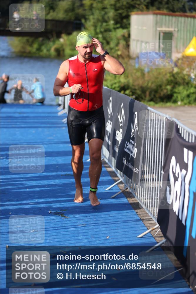 25.08.2024 - Elbe Triathlon Hamburg H.Heesch http://msf.ph/oto/6854548 25.08.2024 09:02:44 Schwimmen 217, 305 meine-sportfotos.de