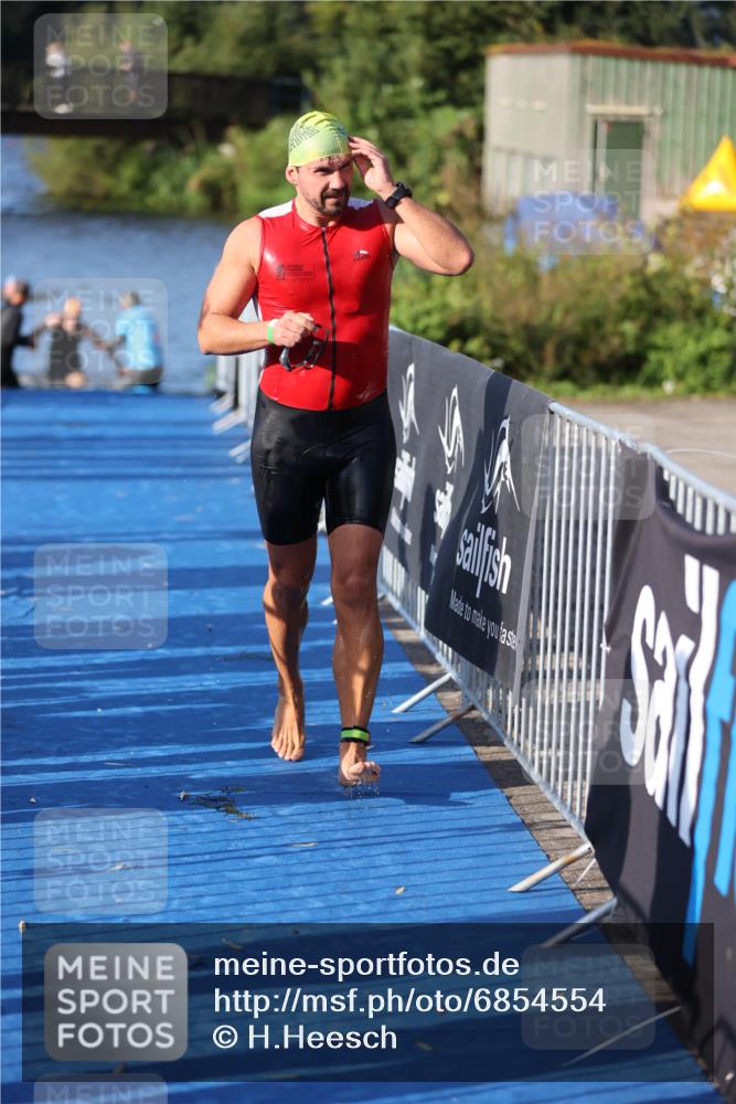 25.08.2024 - Elbe Triathlon Hamburg H.Heesch http://msf.ph/oto/6854554 25.08.2024 09:02:44 Schwimmen 217, 305 meine-sportfotos.de