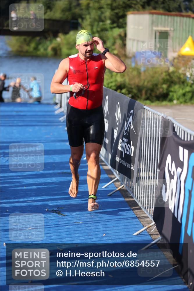 25.08.2024 - Elbe Triathlon Hamburg H.Heesch http://msf.ph/oto/6854557 25.08.2024 09:02:44 Schwimmen 217, 305 meine-sportfotos.de