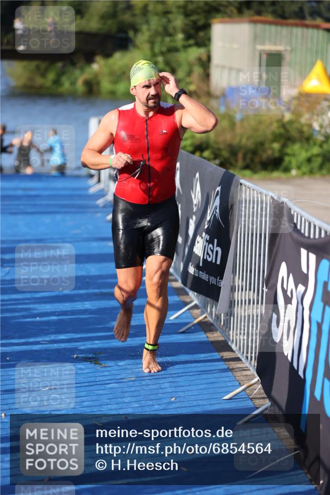 25.08.2024 - Elbe Triathlon Hamburg H.Heesch http://msf.ph/oto/6854564 25.08.2024 09:02:44 Schwimmen 217, 305 meine-sportfotos.de