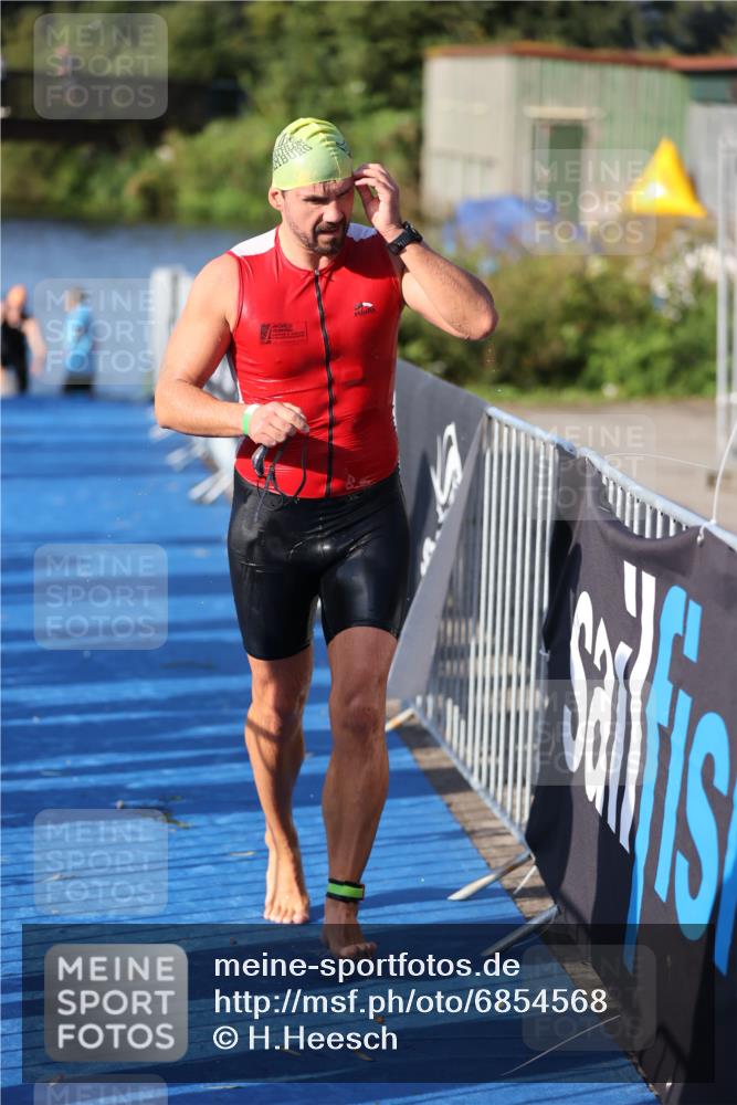 25.08.2024 - Elbe Triathlon Hamburg H.Heesch http://msf.ph/oto/6854568 25.08.2024 09:02:44 Schwimmen 217, 305 meine-sportfotos.de