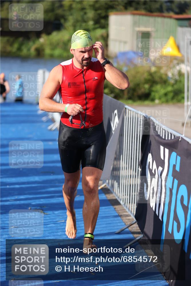 25.08.2024 - Elbe Triathlon Hamburg H.Heesch http://msf.ph/oto/6854572 25.08.2024 09:02:44 Schwimmen 217, 305 meine-sportfotos.de