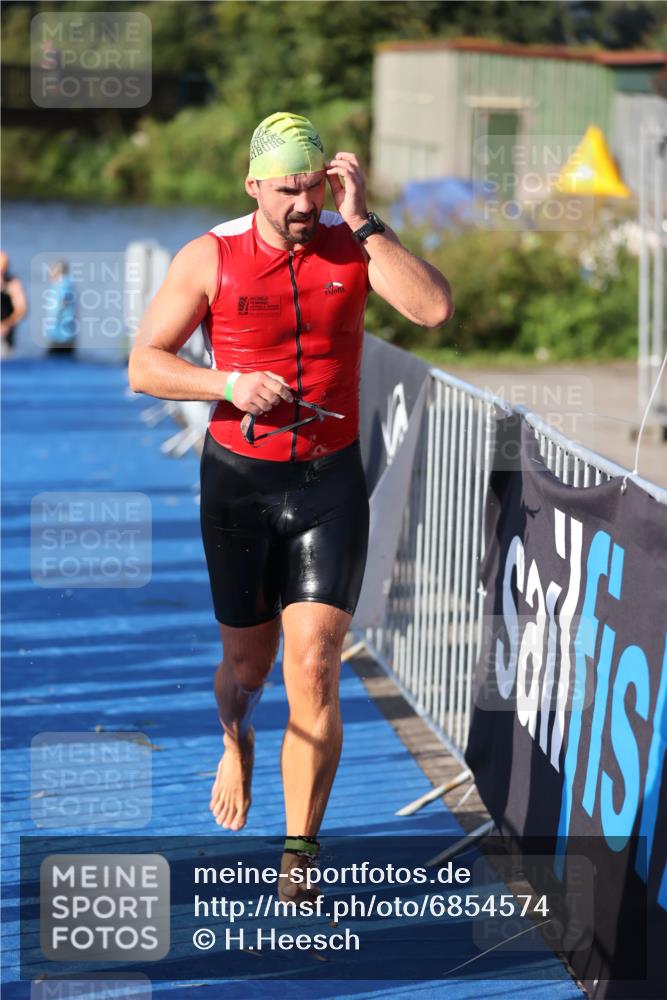 25.08.2024 - Elbe Triathlon Hamburg H.Heesch http://msf.ph/oto/6854574 25.08.2024 09:02:44 Schwimmen 217, 305 meine-sportfotos.de
