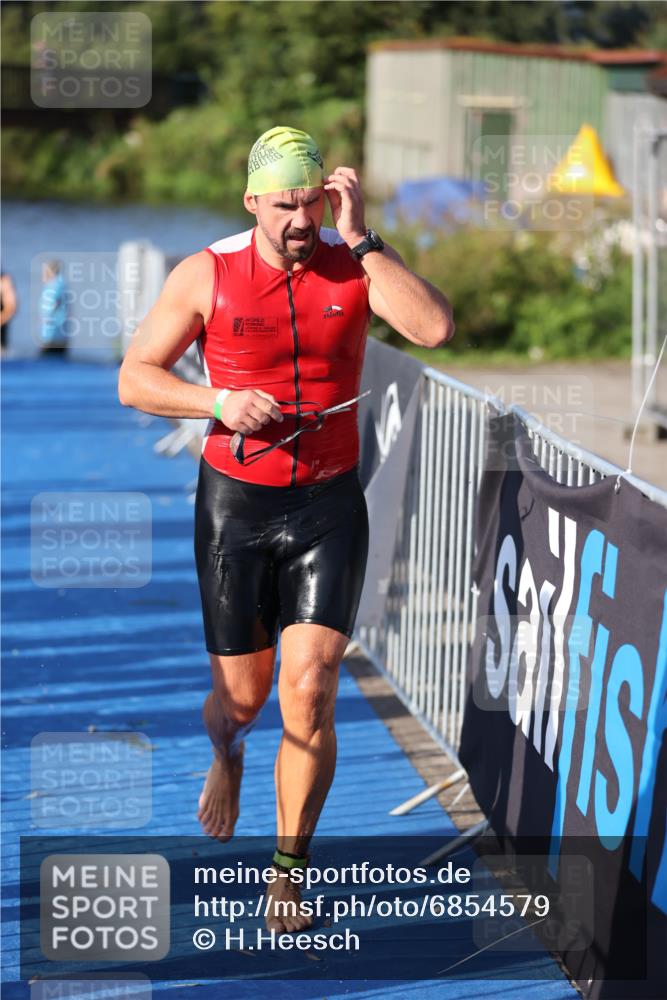 25.08.2024 - Elbe Triathlon Hamburg H.Heesch http://msf.ph/oto/6854579 25.08.2024 09:02:44 Schwimmen 217, 305 meine-sportfotos.de