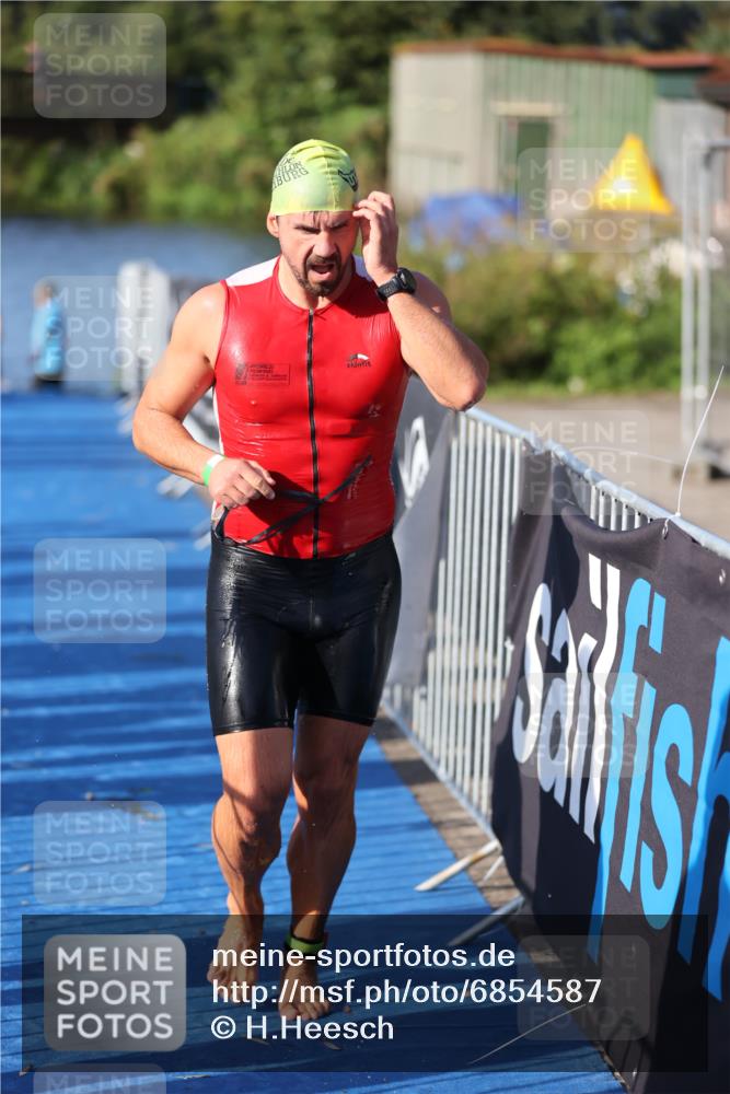 25.08.2024 - Elbe Triathlon Hamburg H.Heesch http://msf.ph/oto/6854587 25.08.2024 09:02:44 Schwimmen 217, 305 meine-sportfotos.de