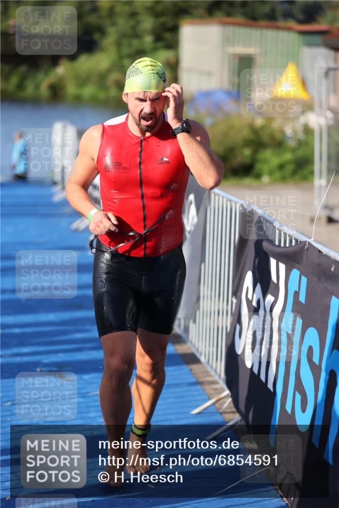 25.08.2024 - Elbe Triathlon Hamburg H.Heesch http://msf.ph/oto/6854591 25.08.2024 09:02:45 Schwimmen 217, 305 meine-sportfotos.de